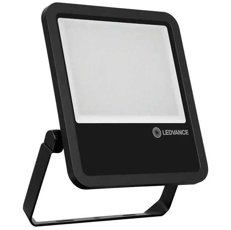 LEDVANCE LED Fluter 165W/3000K IP65 18150lm 100° schwarz