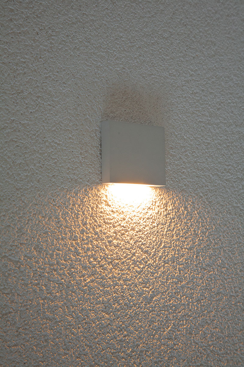 EVN LED Leuchte weiß rechteckig 85x70x15mm 3W 3000K 131lm >80° 24V IP65