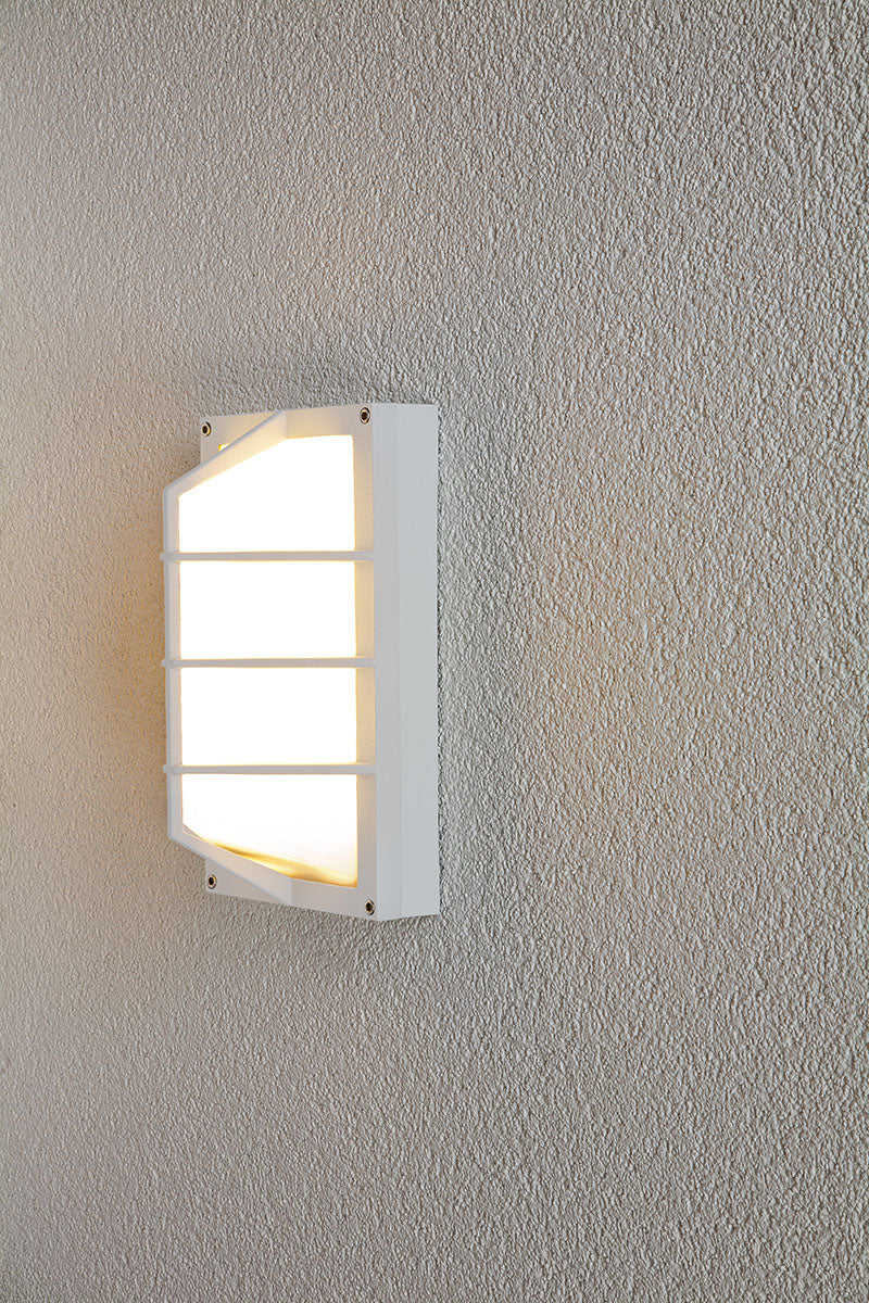 EVN LED Leuchte weiß rechteckig 282x160x125mm 9W 3000K 675lm >80° 220-240V IP54