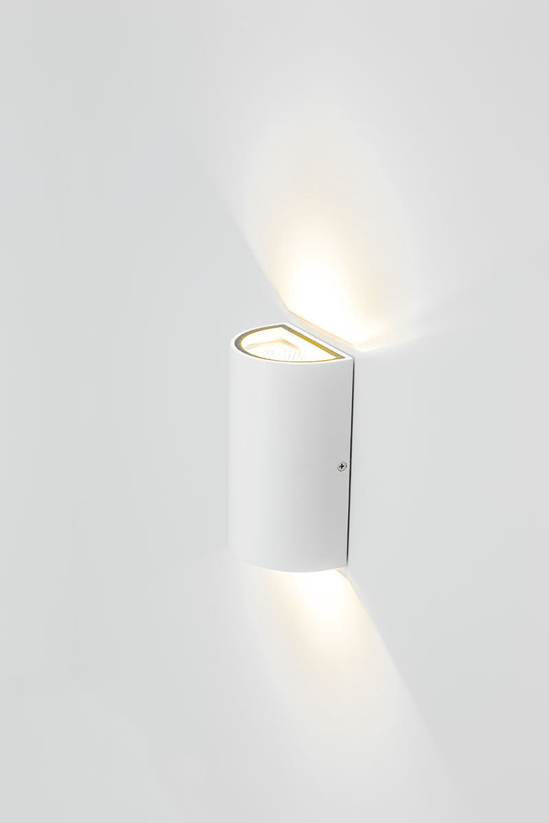 EVN LED 2-flammige Leuchte weiß halbrund 160x100x66mm 2x6W 3000K 456lm >80° 100-240V IP54