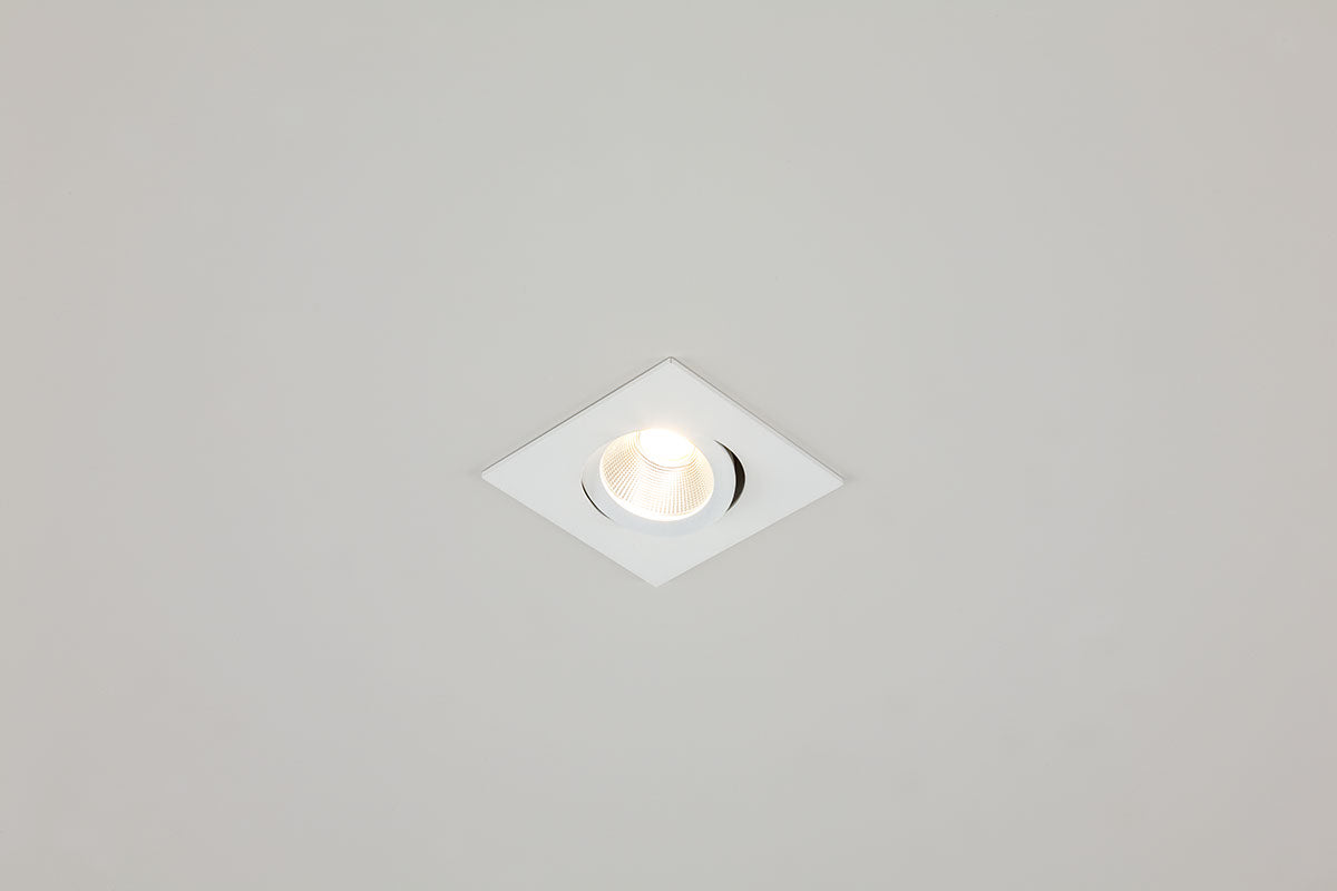 EVN Power-LED Leuchte weiß schwenkbar viereckig 83x83x32mm 6W 3000K 620lm 21-40° IP20