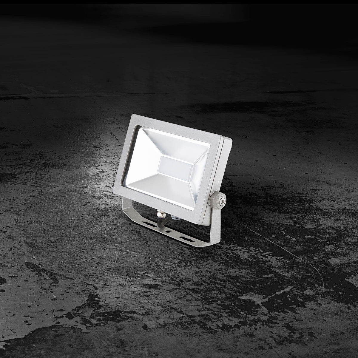 EVN LED Strahler Silber schwenkbar rechteckig 265x40x195mm 30W 3000K 2609lm >80° 220-240V IP65