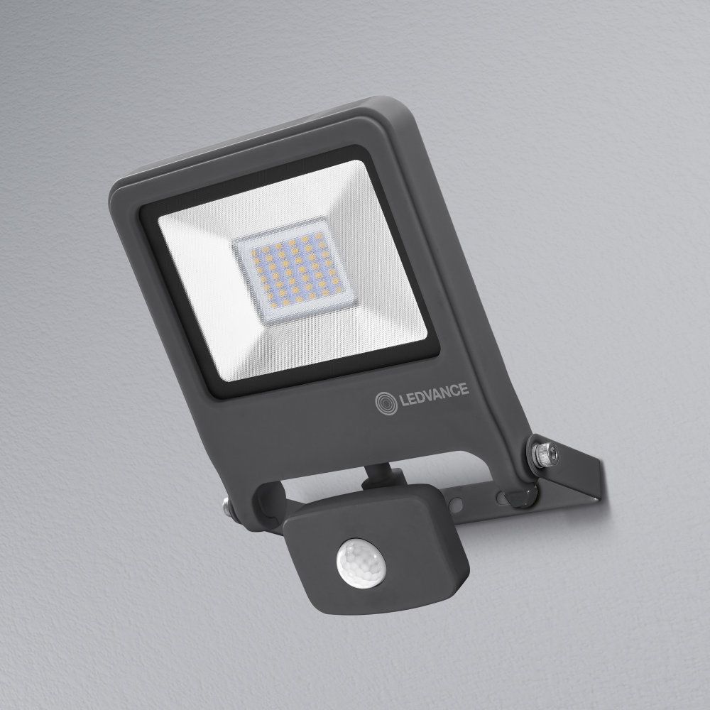 LEDVANCE LED Außenstrahler Endura Flood Sensor 30W/3000K IP44 2400lm dunkelgrau
