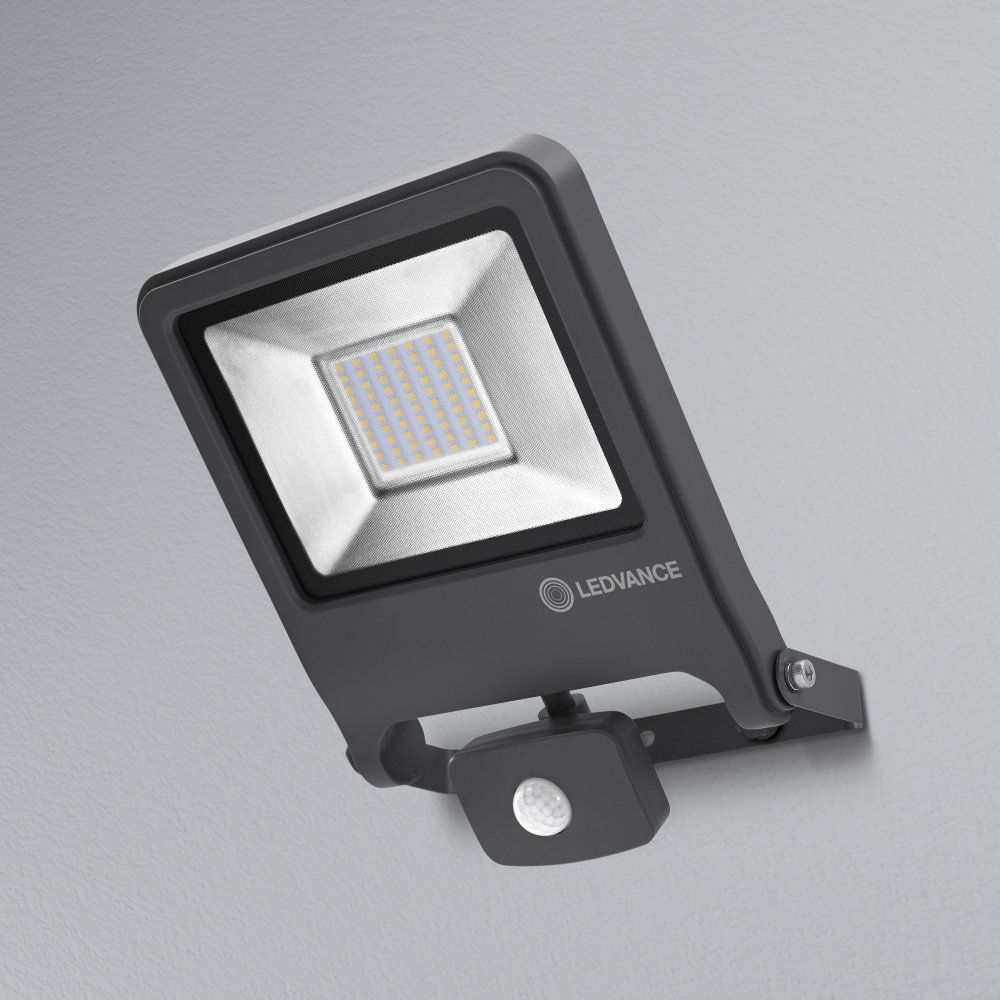 LEDVANCE LED Außenstrahler Endura Flood Sensor 50W/3000K IP44 4000lm dunkelgrau