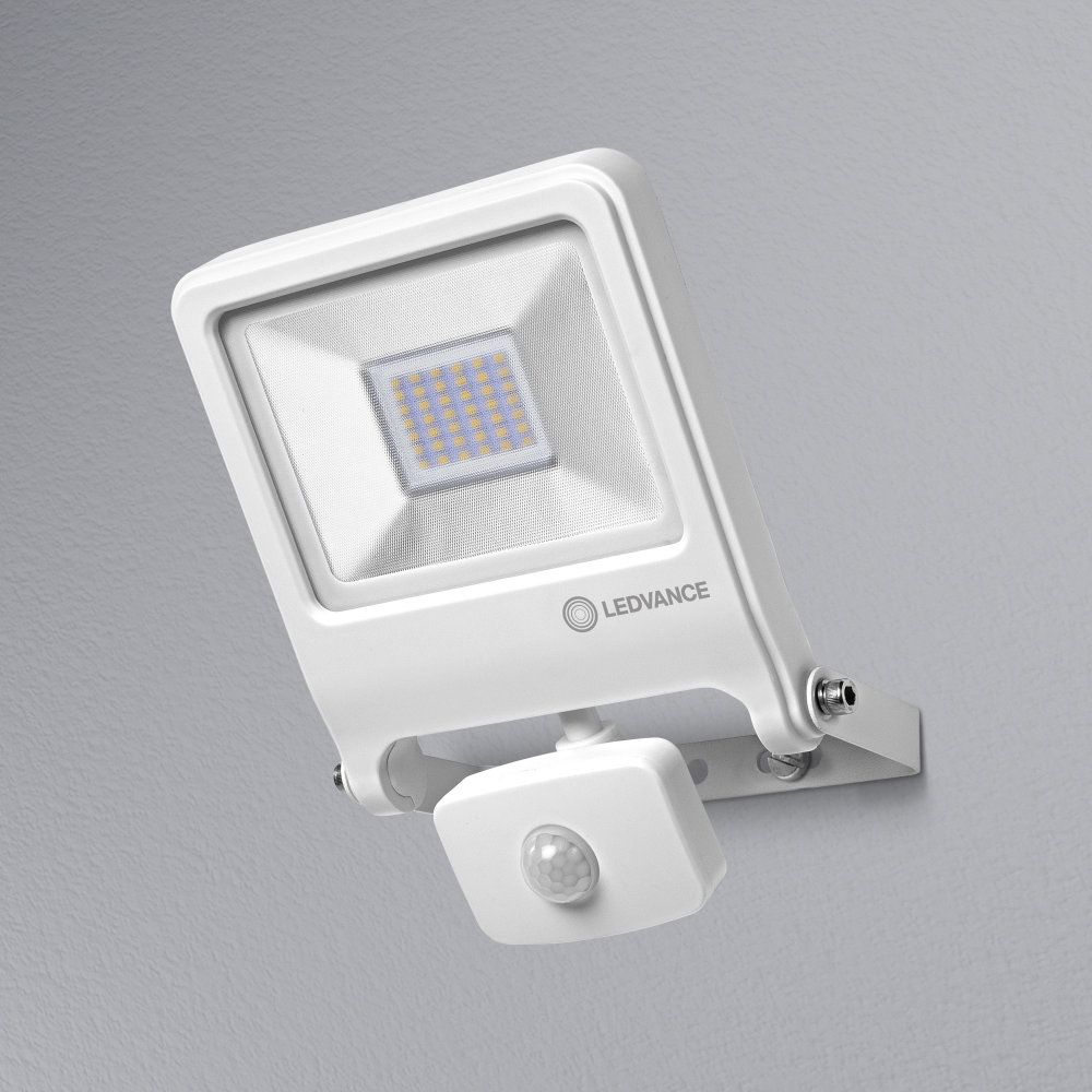 LEDVANCE LED Außenstrahler Endura Flood Sensor 30W/3000K IP44 2400lm weiß