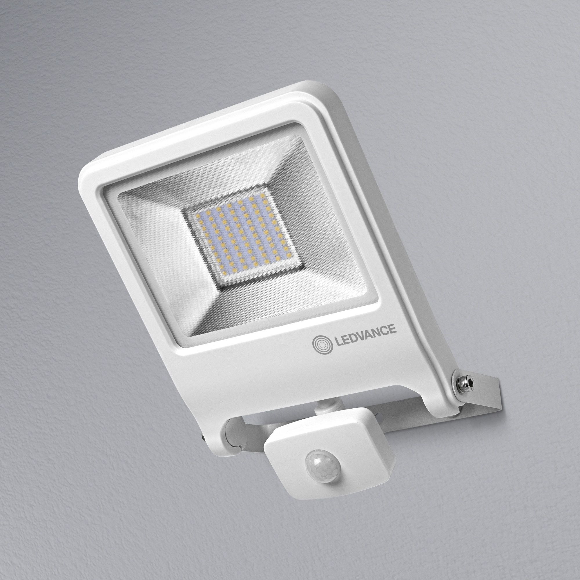 LEDVANCE LED Außenstrahler Endura Flood Sensor 50W/3000K IP44 4000lm weiß