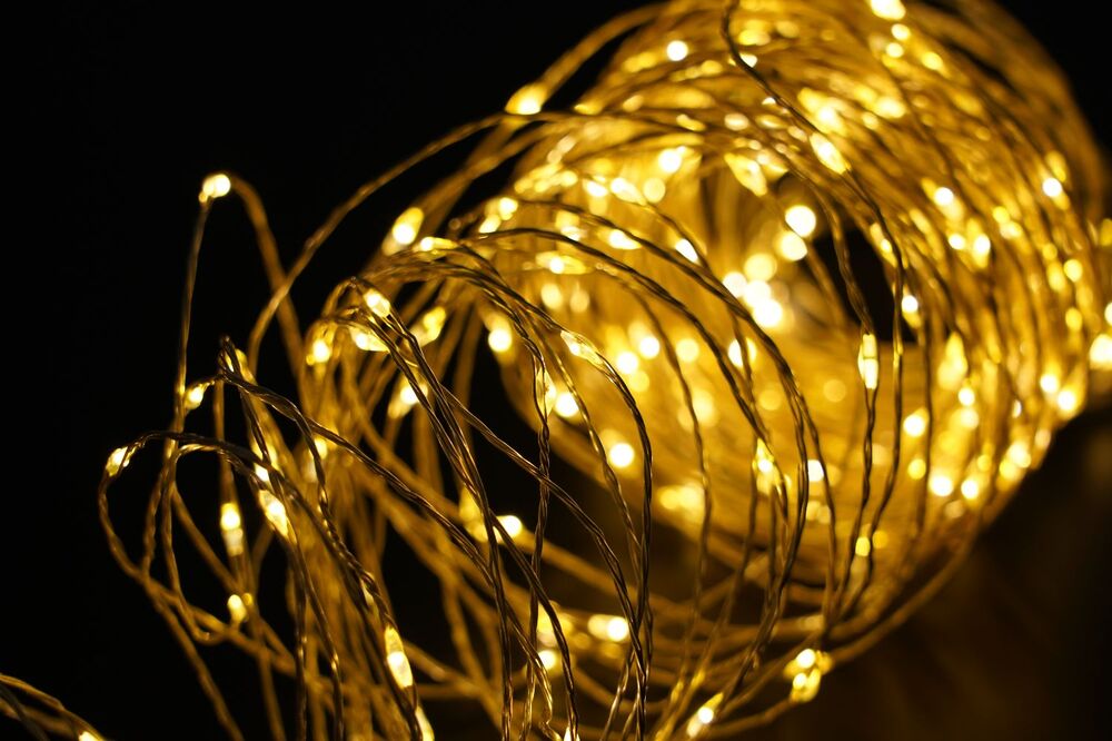 Modee Lichterkette 10m 100 LED flexiblen Draht silber 1,35W 2700K 360° IP44 220-240V Netzstecker 8 Funktionen