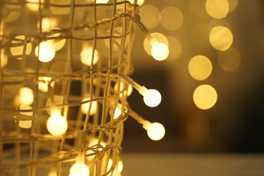 Modee Lichterkette 10m 100 LED kleine Kugeln Kunststoff grün 3,6W 2700K 360° IP44 220-240V Netzstecker 8 Funktionen