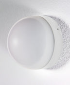 Osram LED Wand-/Deckenleuchte Endura Style Ball Sensor 12W/830 1030lm warmweiß nicht dimmbar weiß IP44 – Montiert, ausgeschaltet