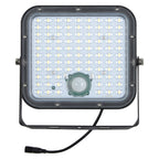 LEDVANCE Solar-LED-Fluter ENDURA Flood Split Solar Sensor 30 W 4.000 K IP65 schwarz – Ansicht stehend