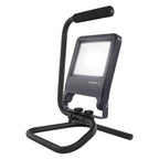 LEDVANCE LED Arbeitsleuchte Worklight S-Stand 50 W 840 neutralweiß CH-Stecker IP65 – Ansicht stehend